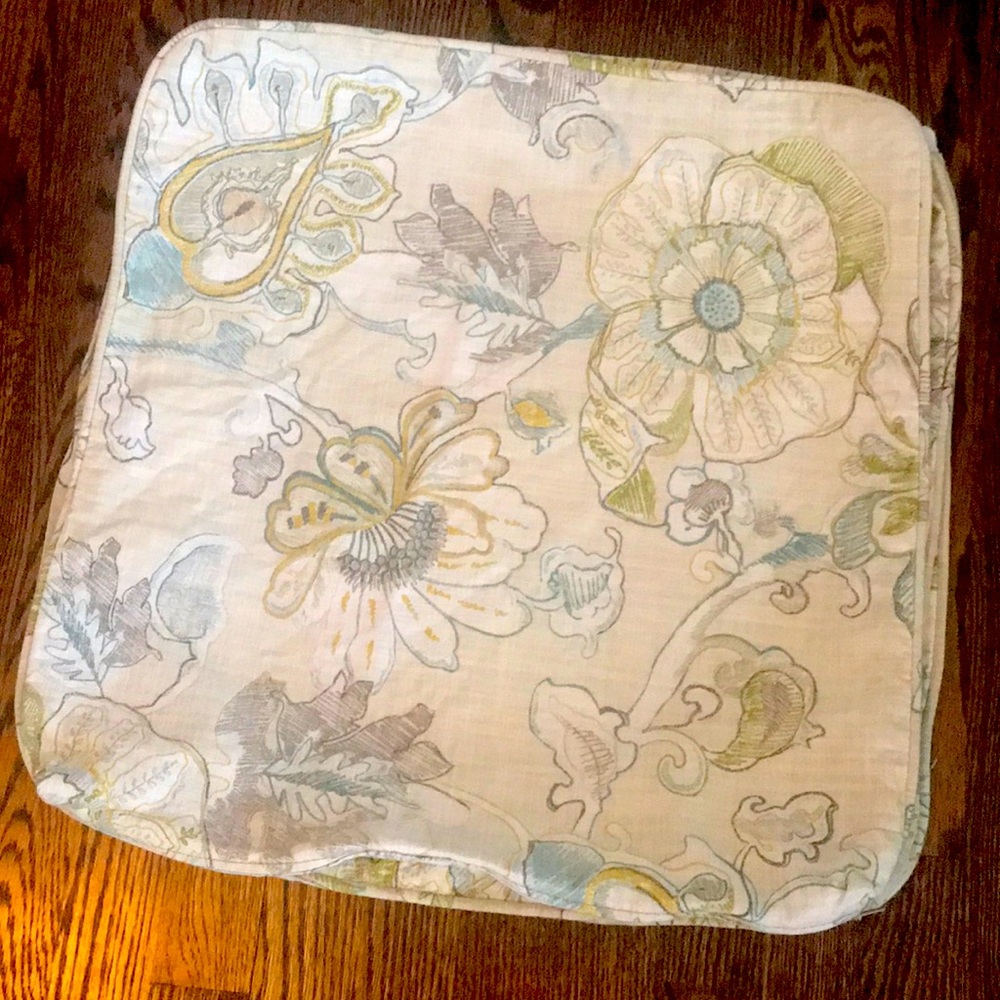 Like New 4 Pillow Covers
